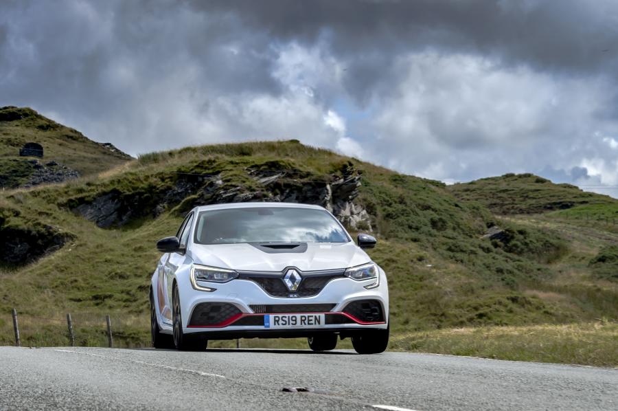  Renault Megane R.S. Trophy-R 2019 года  (UK) (фото 9 из 46)